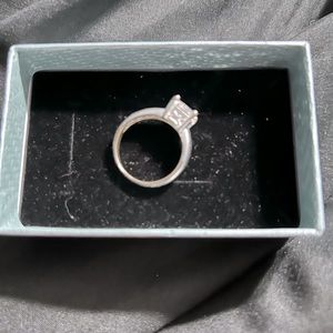 Clear glass silver ring. Size 8 I believe.